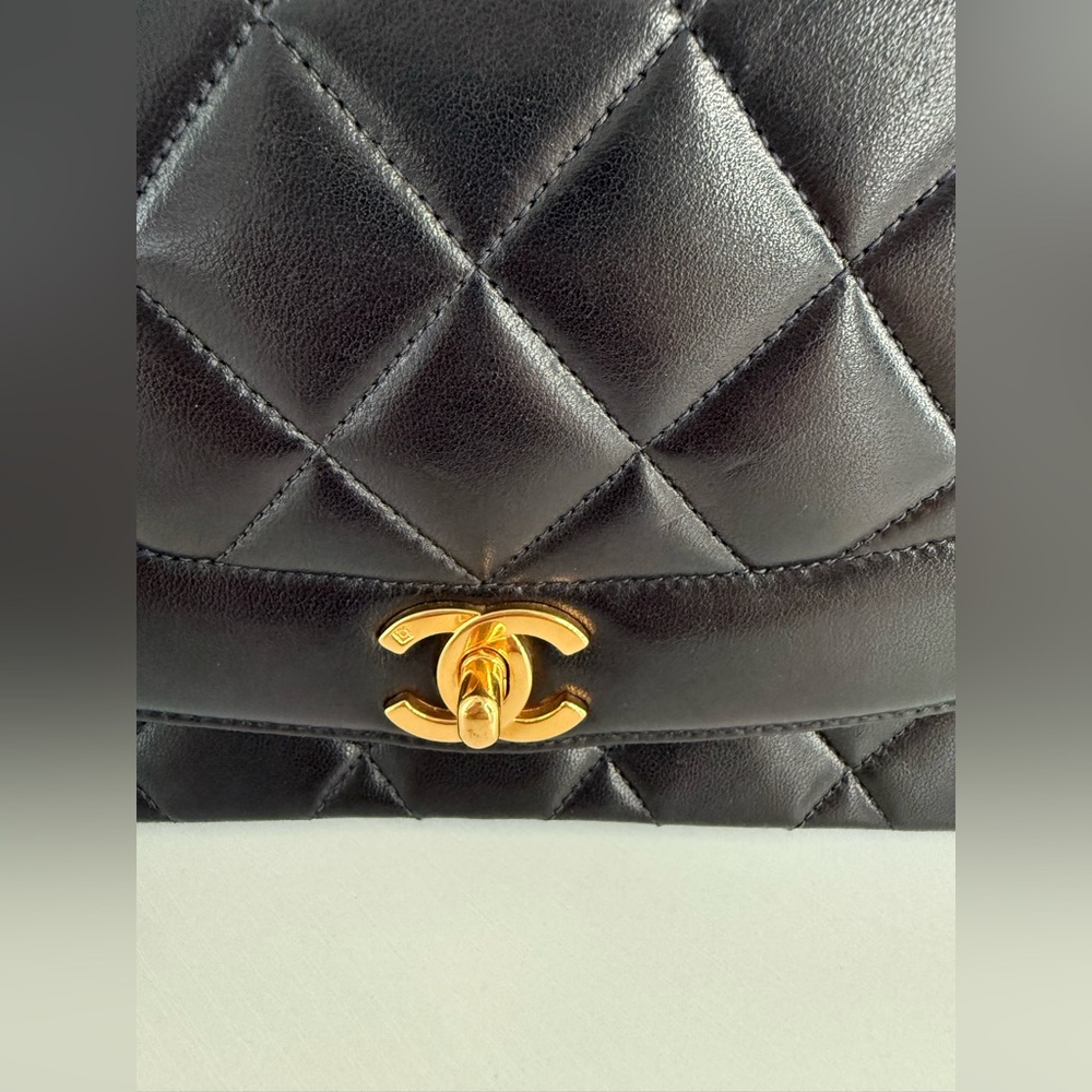 CHANEL Vintage Small Diana Flap Bag - Picture 2 of 13